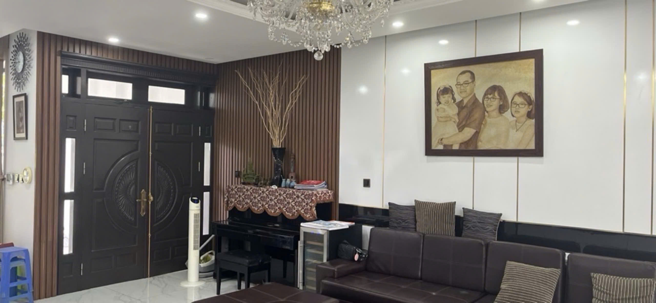 Cần bán nhà mới xây, q. Long Biên 30m x 5 tầng, 4.6 tỷ