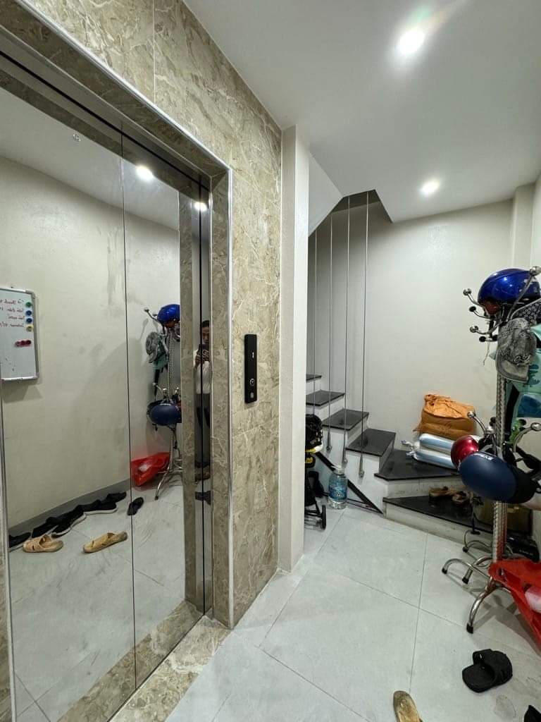 CHỦ CẦN BÁN GẤP NHÀ GIÁP NHẤT - NGAY CHỢ NGÃ TƯ SỞ - KINH DOANH ĐA DẠNG - 7 TẦNG - THANG MÁY - 10,8TỶ - DÒNG TIỀN 40TRIÊỤ /1THÁNG