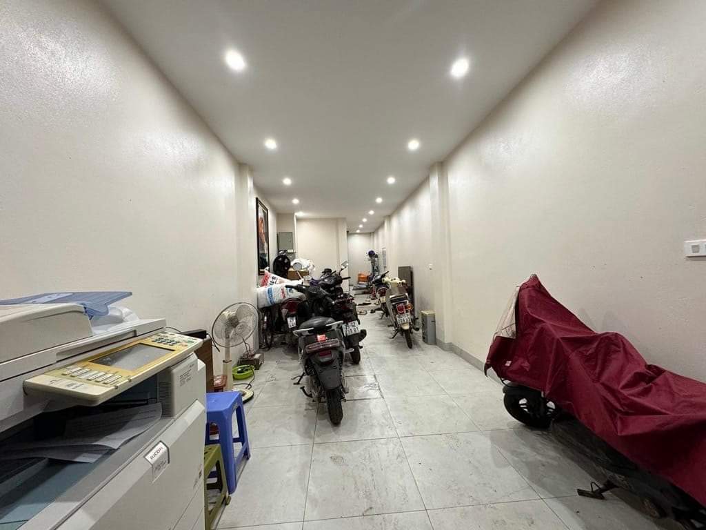 CHỦ CẦN BÁN GẤP NHÀ GIÁP NHẤT - NGAY CHỢ NGÃ TƯ SỞ - KINH DOANH ĐA DẠNG - 7 TẦNG - THANG MÁY - 10,8TỶ - DÒNG TIỀN 40TRIÊỤ /1THÁNG