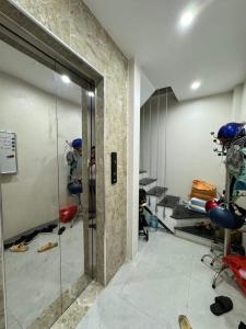 CHỦ CẦN BÁN GẤP NHÀ GIÁP NHẤT - NGAY CHỢ NGÃ TƯ SỞ - KINH DOANH ĐA DẠNG - 7 TẦNG - THANG MÁY - 10,8TỶ - DÒNG TIỀN 40TRIÊỤ /1THÁNG