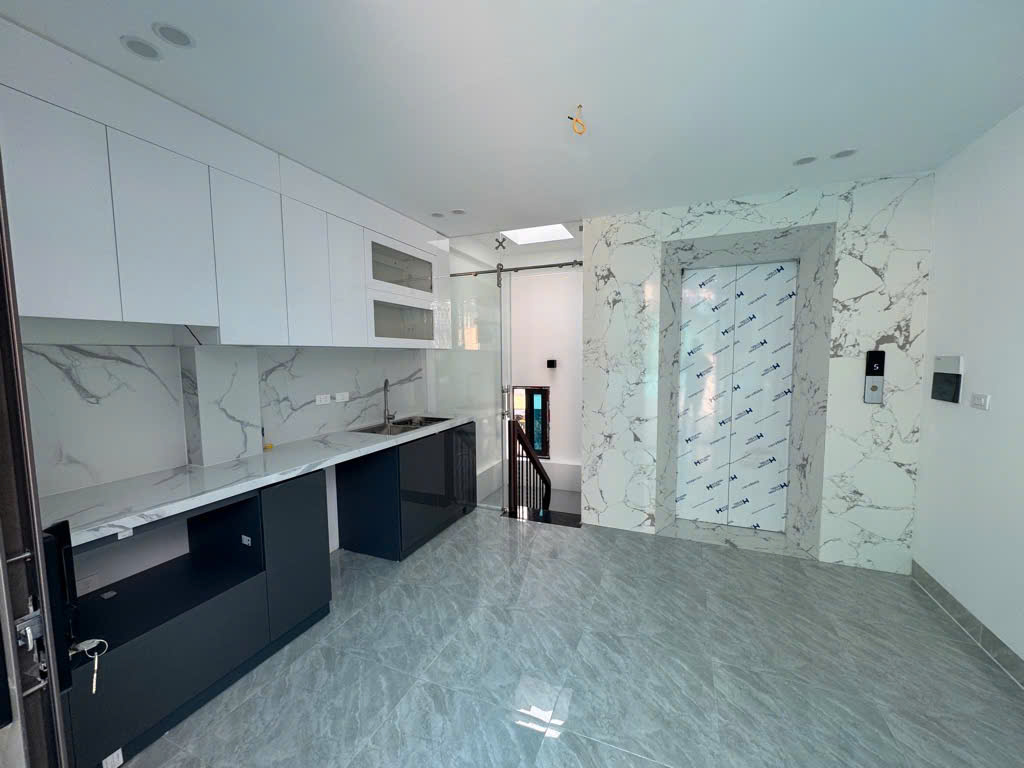 Bán nhà Phố Giảng Võ, Nhà Mới, Ngõ Thoáng,Thang Máy, 42mx5T, Giá: 10.3 Tỷ, Lh: 0396935190.