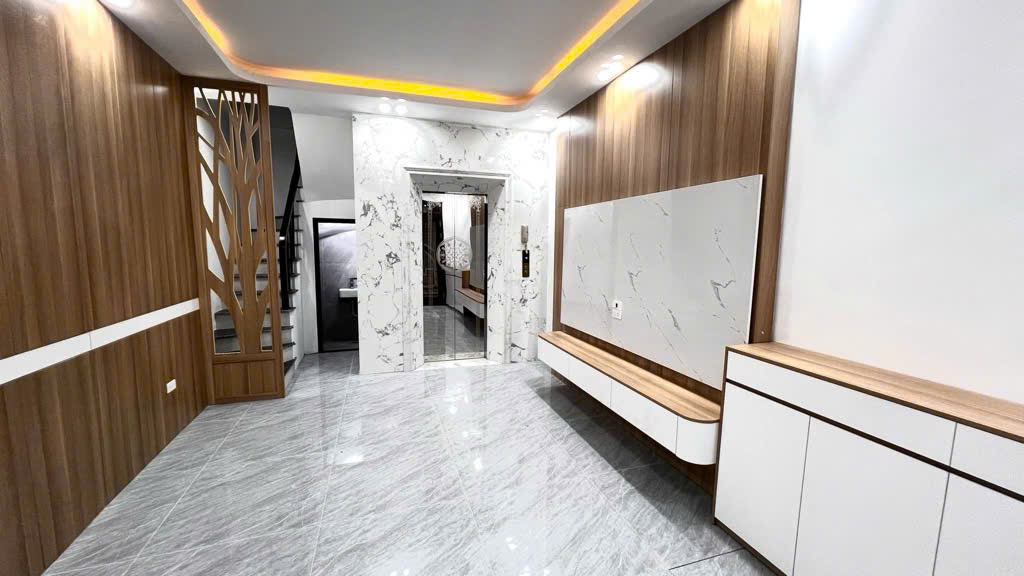 Bán nhà Phố Giảng Võ, Năm Tầng Thang Máy, Ba Gác Đỗ Cửa, 41mx5T, Giá: 10.1 Tỷ, Lh: 0396935190.