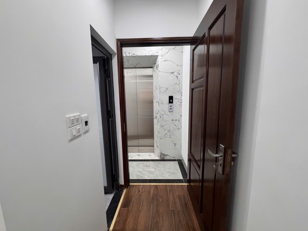 Bán nhà phố Xã Đàn_Nhà Mới Ở Ngay_Thang Máy Xịn_43mx4T_Giá: 8.8 Tỷ_Lh: 0396935190.