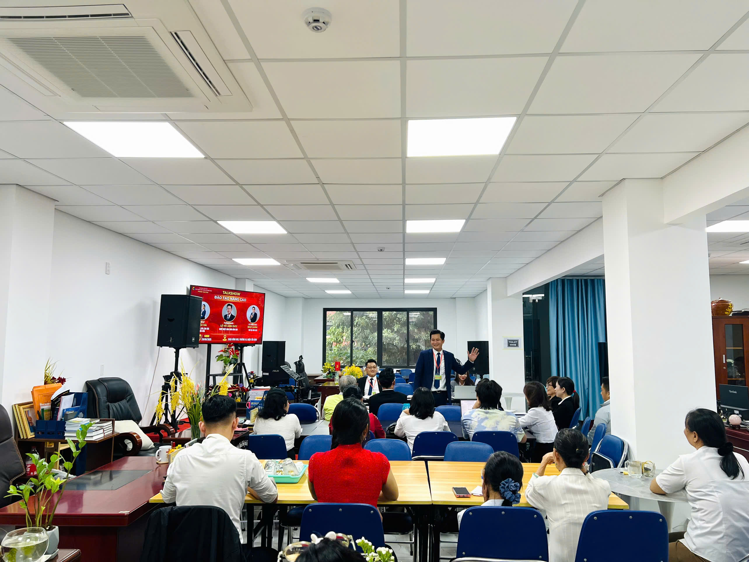 Tuyển dụng Môi Giới nhà phố  – Vạn Phú Land 123 Tân Bình, Số 8 Lê Trung Nghĩa. Chuyên Tân Bình -