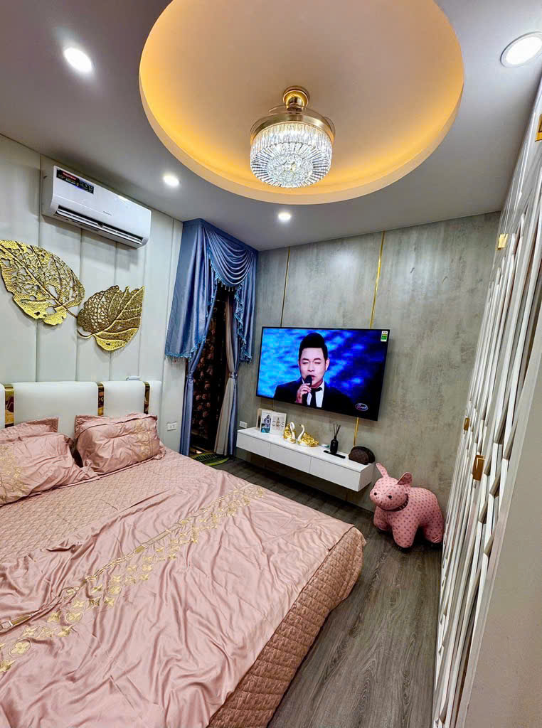 LƯƠNG ĐÌNH CỦA -SIÊU PHẨM ĐỐNG ĐA- NHÀ ĐẸP KHÔNG TỲ VẾT - 4 TẦNG THANG MÁY XỊN SÒ - CHỦ TẶNG FULL NỘI THẤT - NGÕ THÔNG - GẦN PHỐ GẦN Ô TÔ - TƯƠNG LAI RA PHỐ