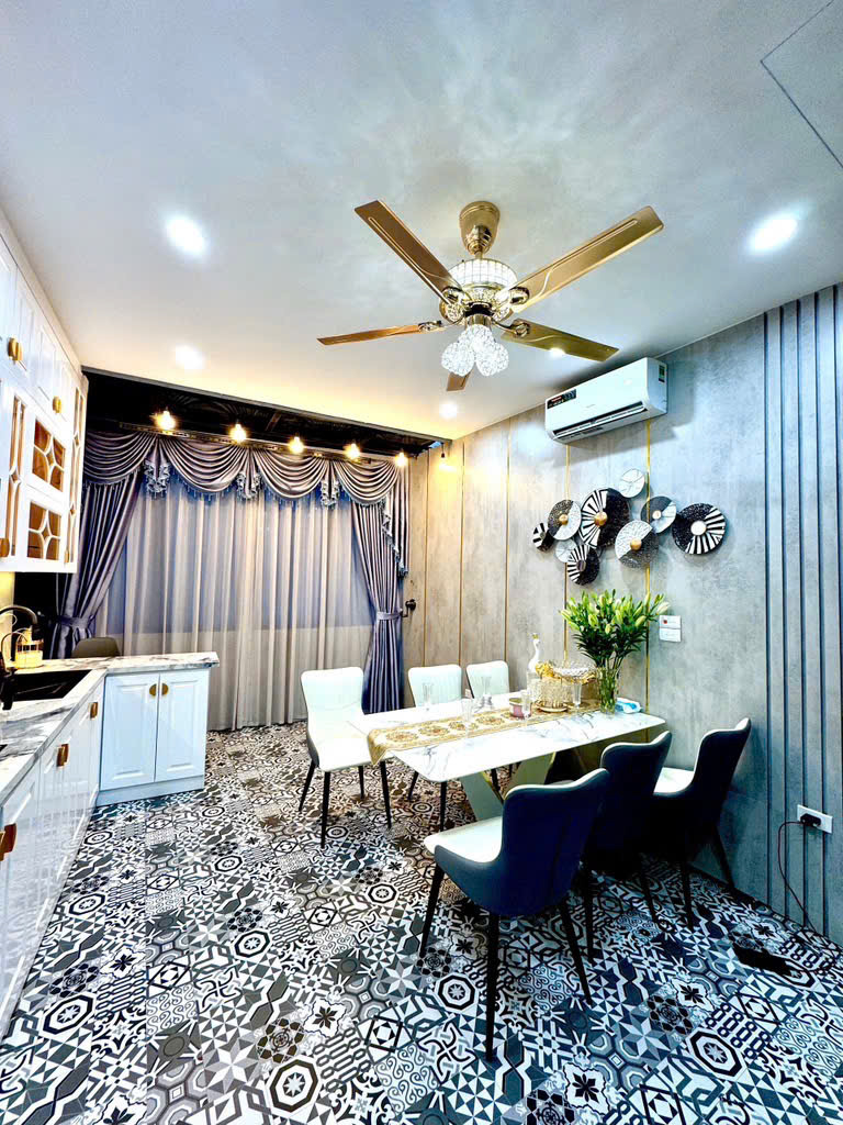 LƯƠNG ĐÌNH CỦA -SIÊU PHẨM ĐỐNG ĐA- NHÀ ĐẸP KHÔNG TỲ VẾT - 4 TẦNG THANG MÁY XỊN SÒ - CHỦ TẶNG FULL NỘI THẤT - NGÕ THÔNG - GẦN PHỐ GẦN Ô TÔ - TƯƠNG LAI RA PHỐ