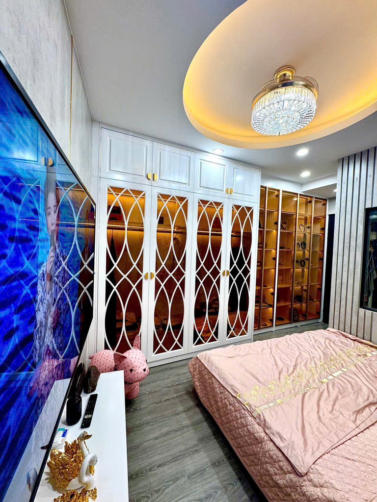 LƯƠNG ĐÌNH CỦA -SIÊU PHẨM ĐỐNG ĐA- NHÀ ĐẸP KHÔNG TỲ VẾT - 4 TẦNG THANG MÁY XỊN SÒ - CHỦ TẶNG FULL NỘI THẤT - NGÕ THÔNG - GẦN PHỐ GẦN Ô TÔ - TƯƠNG LAI RA PHỐ