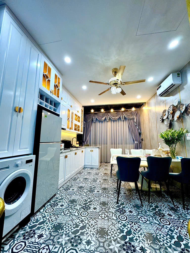 LƯƠNG ĐÌNH CỦA -SIÊU PHẨM ĐỐNG ĐA- NHÀ ĐẸP KHÔNG TỲ VẾT - 4 TẦNG THANG MÁY XỊN SÒ - CHỦ TẶNG FULL NỘI THẤT - NGÕ THÔNG - GẦN PHỐ GẦN Ô TÔ - TƯƠNG LAI RA PHỐ