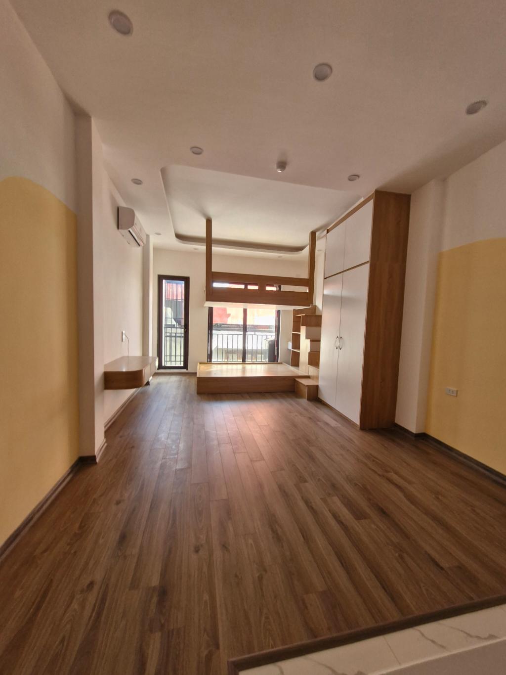 Gà đẻ trứng vàng, CCMN Phương Liệt, mới koong, thang máy, PCCC tiêu chuẩn, 2 thoáng