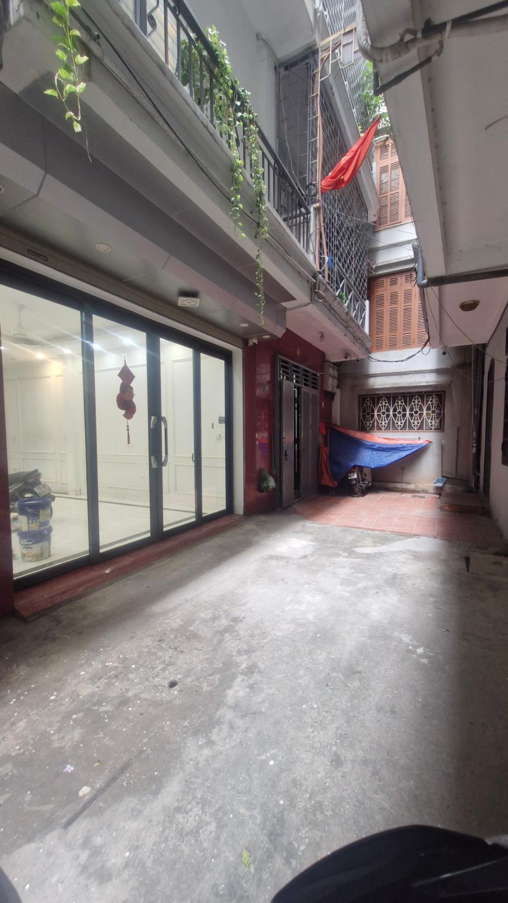 Bán gấp siêu phẩm Thái Hà, ô tô đỗ cửa, phân lô, vài bước ra phố, 2 thoáng