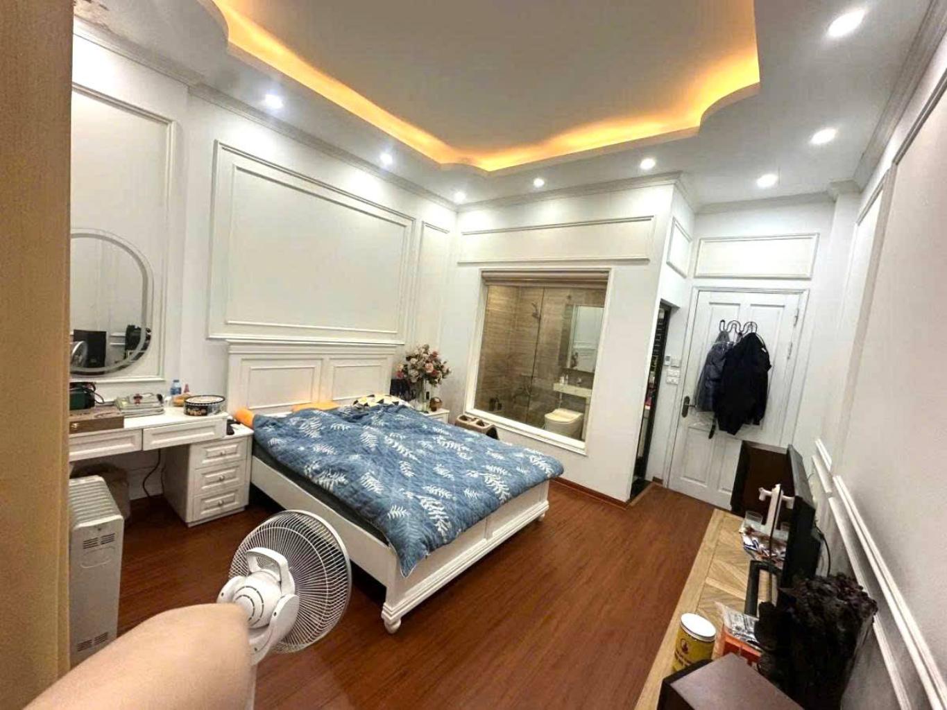 Bán gấp siêu phẩm Thái Hà, ô tô đỗ cửa, phân lô, vài bước ra phố, 2 thoáng