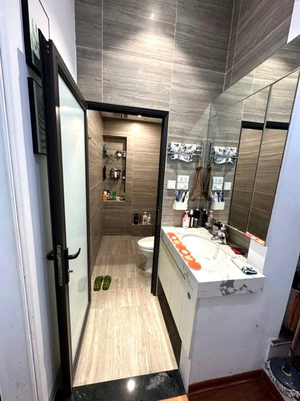 Bán gấp siêu phẩm Thái Hà, ô tô đỗ cửa, phân lô, vài bước ra phố, 2 thoáng