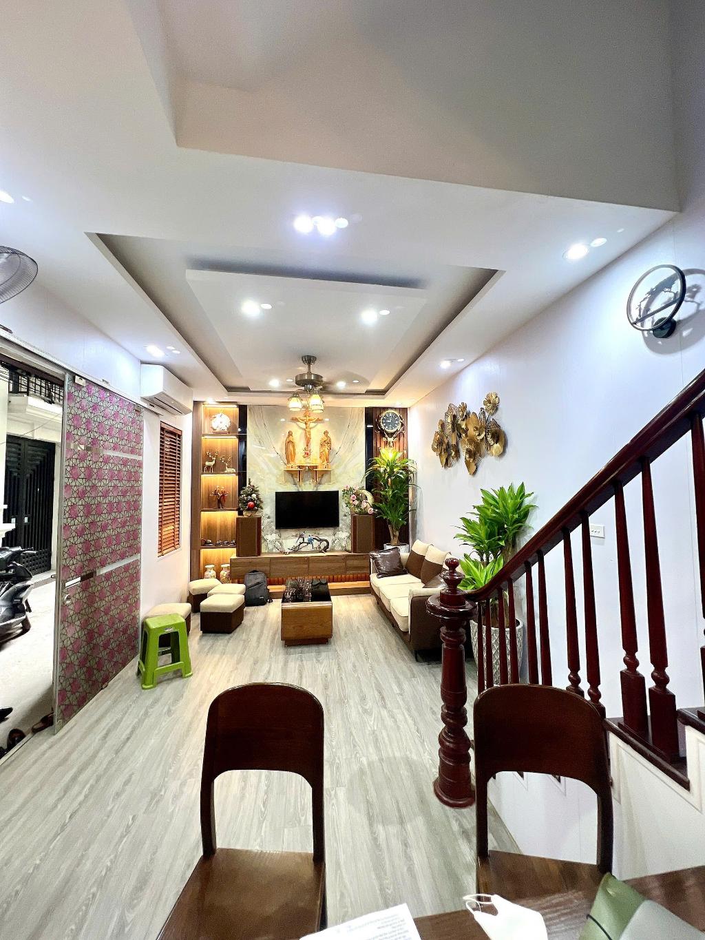 Bán nhà siêu hiếm Khâm Thiên, ngõ 3 gác, vài bước ra phố, an sinh đỉnh cao