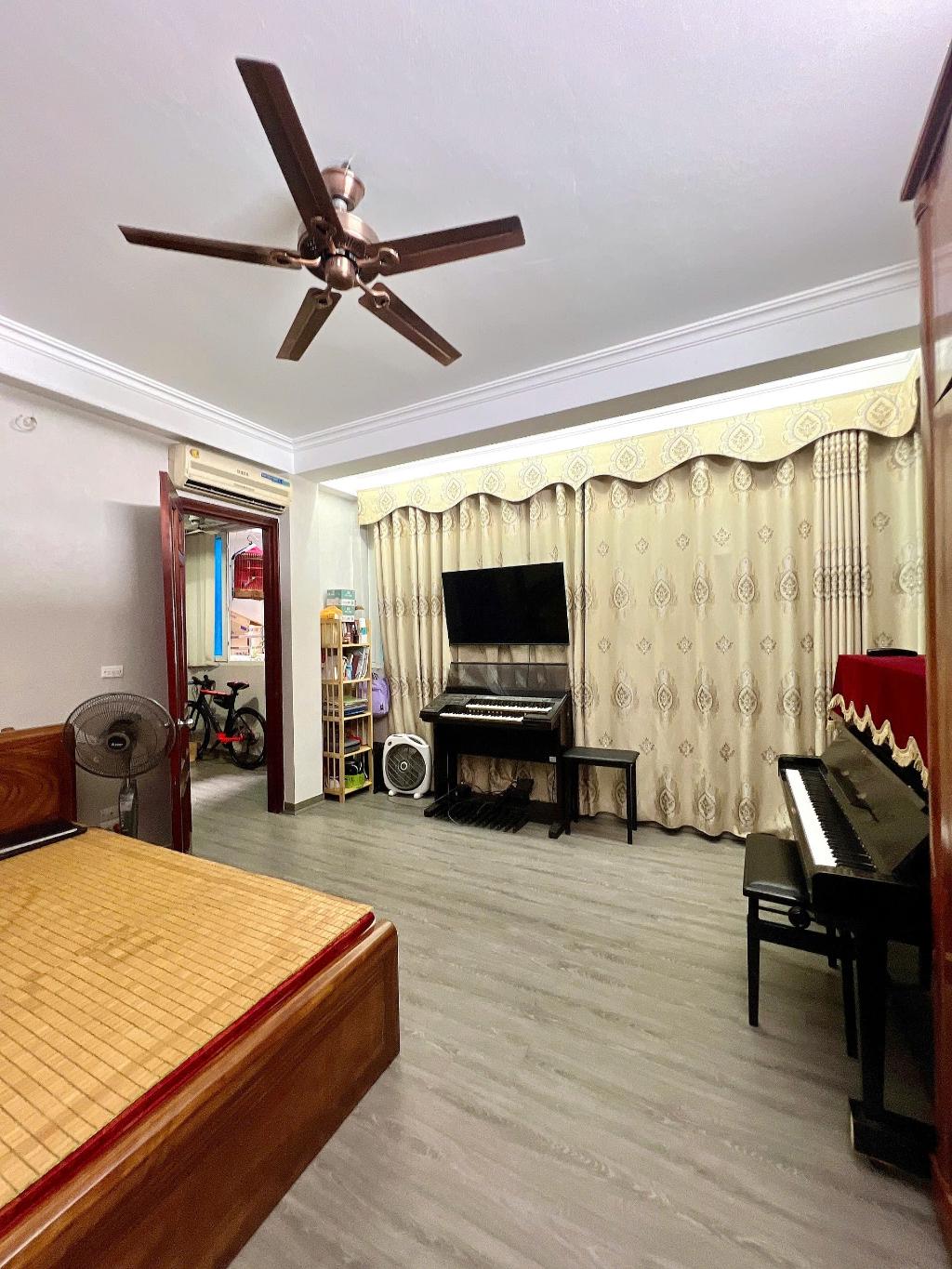 Bán nhà siêu hiếm Khâm Thiên, ngõ 3 gác, vài bước ra phố, an sinh đỉnh cao