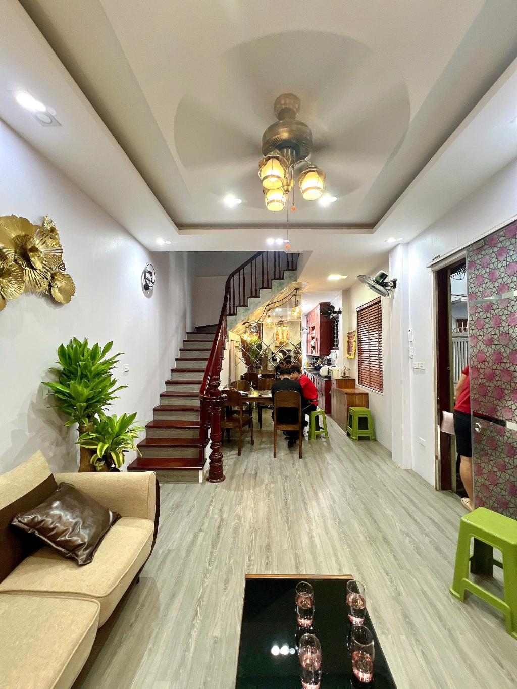 Bán nhà siêu hiếm Khâm Thiên, ngõ 3 gác, vài bước ra phố, an sinh đỉnh cao