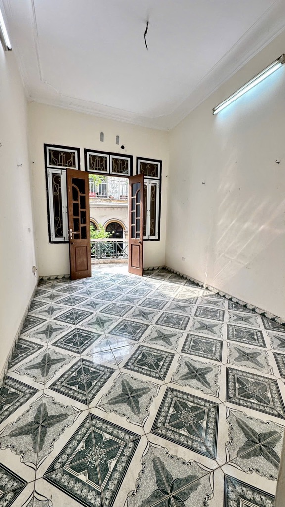 Nhanh mới kịp, bán gấp nhà Minh Khai, ô tô đỗ cửa, kd bất chấp