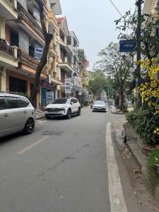 Bán nhà chính chủ lõi Linh Đàm - Hoàng Mai, DT: 74m x 4 tầng, ô tô tránh, phân lô, kinh doanh sầm uất. giao thông tiện lợi