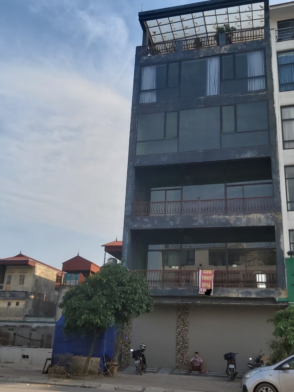 Cho thuê toà nhà MP Ngô Xuân Quảng, 100m2x6T, MT 8m, thang máy, tầng hầm, PCCC vị trí KD đắc địa