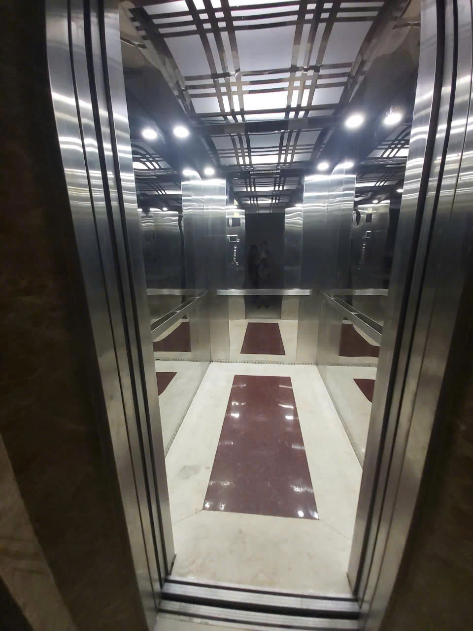 Cho thuê toà nhà MP Ngô Xuân Quảng, 100m2x6T, MT 8m, thang máy, tầng hầm, PCCC vị trí KD đắc địa