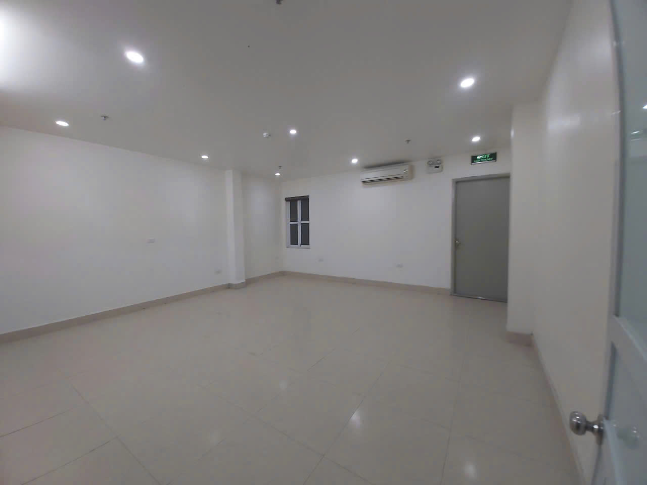 Cho thuê toà nhà MP Ngô Xuân Quảng, 100m2x6T, MT 8m, thang máy, tầng hầm, PCCC vị trí KD đắc địa