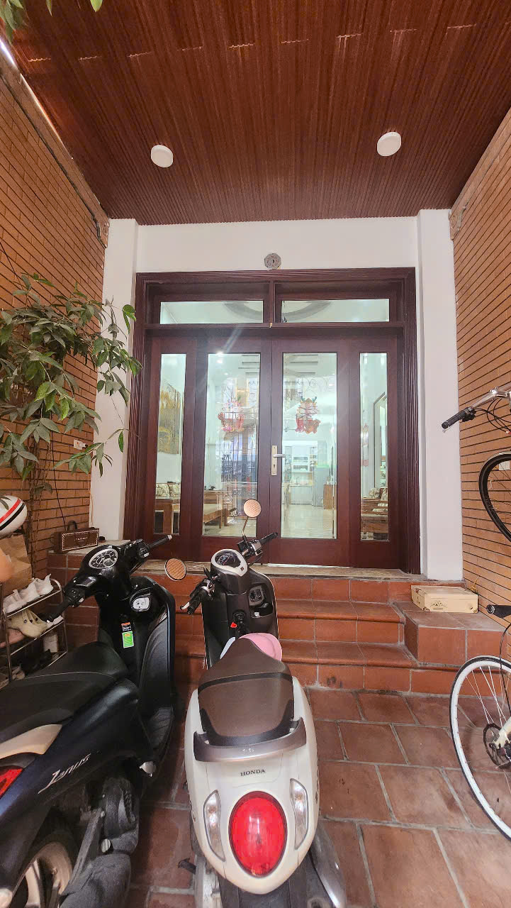 Cho thuê toà nhà MP Ngô Xuân Quảng, 100m2x6T, MT 8m, thang máy, tầng hầm, PCCC vị trí KD đắc địa