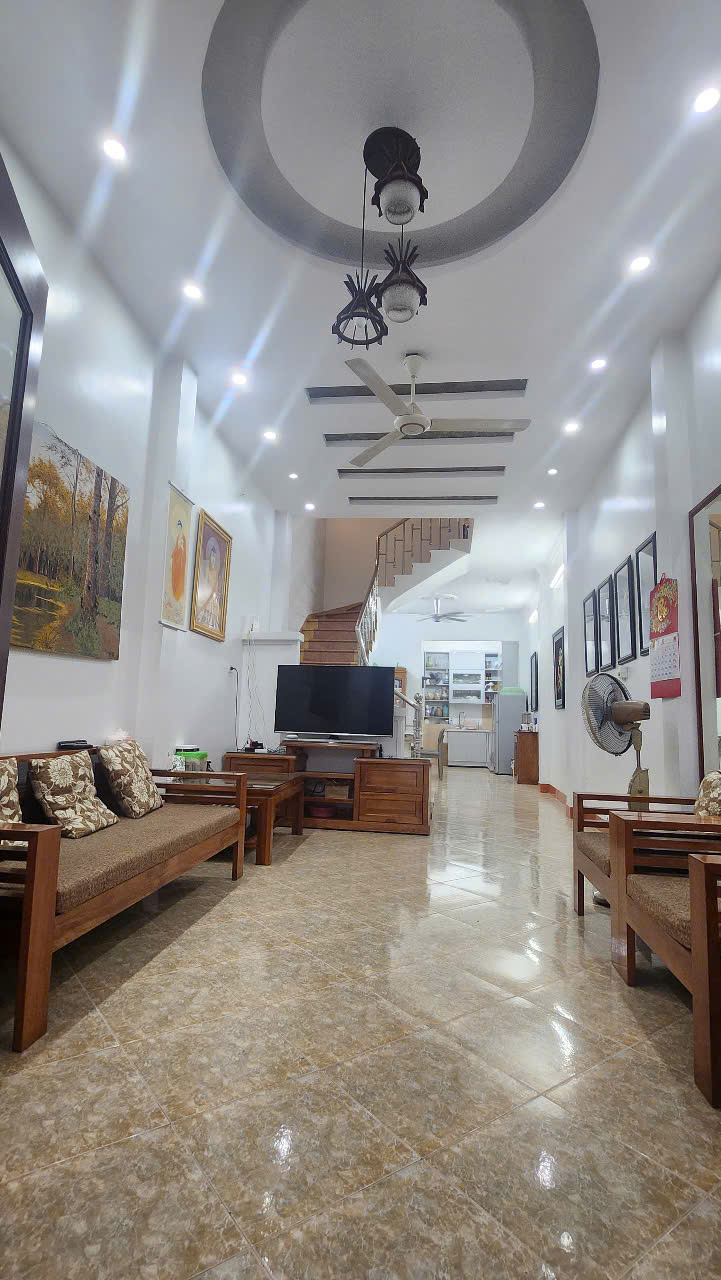 Cho thuê toà nhà MP Ngô Xuân Quảng, 100m2x6T, MT 8m, thang máy, tầng hầm, PCCC vị trí KD đắc địa