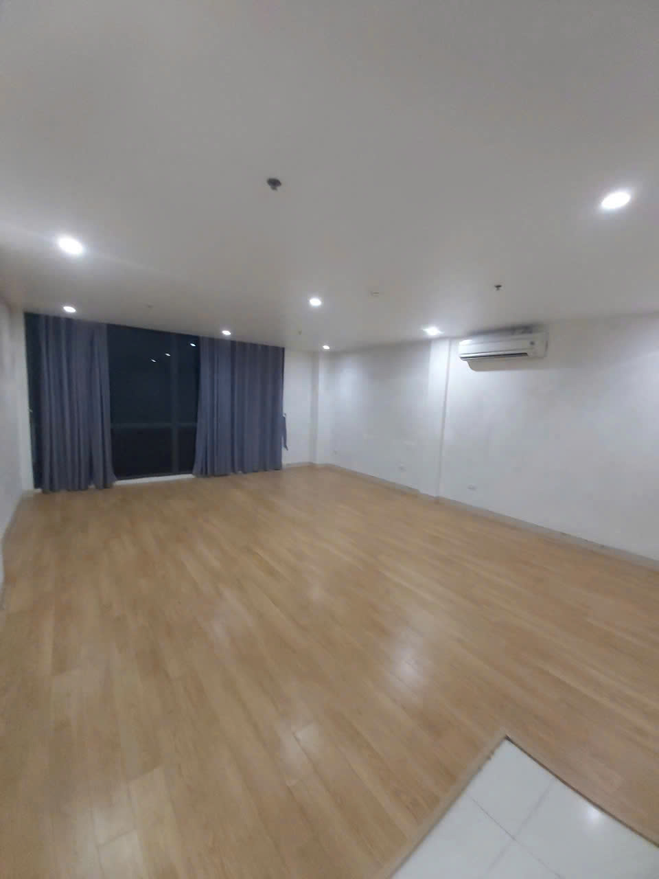 Cho thuê tòa MP Ngô Xuân Quảng.Gia Lâm, Hà Nội, 110m2x6T, MT 8m, thang máy, tầng hầm, PCCC vị trí