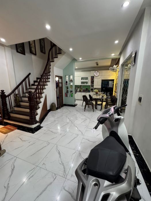 BÁN NHÀ PHỐ HOÀNG CẦU, 5 TẦNG KINH DOANH, GẦN PHỐ, GẦN HỒ, ĐƯỜNG Ô TÔ TRÁNH