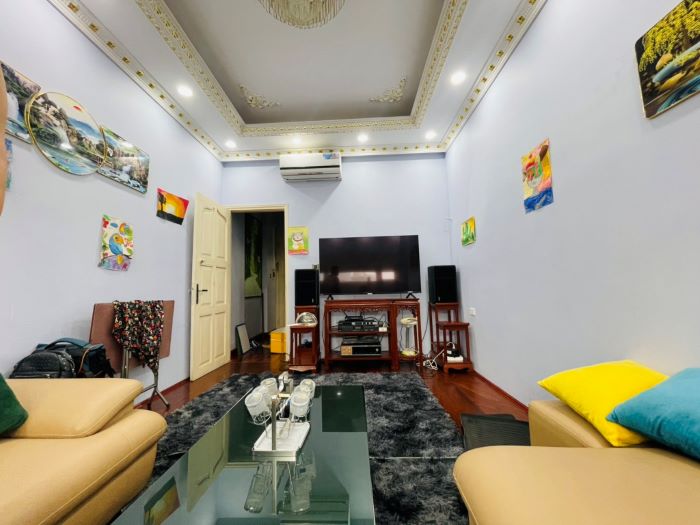 BÁN NHÀ NGUYỄN CHÍ THANH, 6 TẦNG THANG MÁY, Ô TÔ VÀO NHÀ, NỘI THẤT ĐẸP