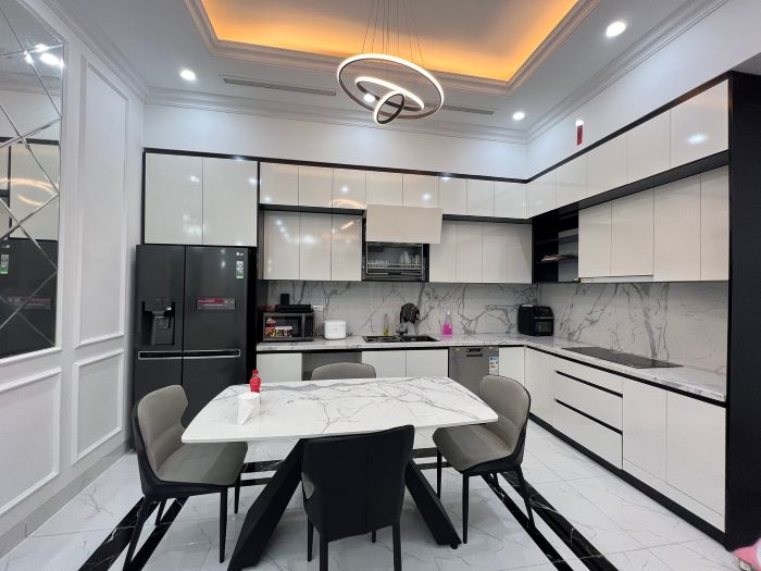 GIẢM CHÀO!!! 5 TẦNG GARA, OTO VÒNG QUANH, 2 THOÁNG, 40M2 KHÔNG CẦN SỬA – NGUYỄN CHÍ THANH