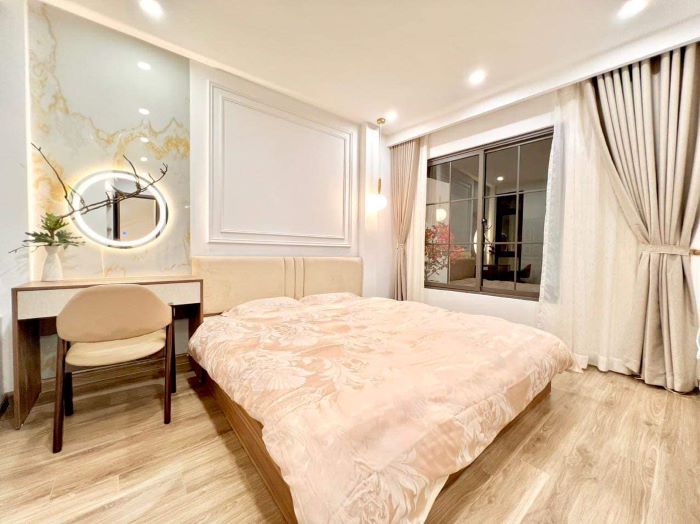 BÁN NHÀ PHỐ HOÀNG CẦU, HƠN 47M2, 5 TẦNG, GẦN PHỐ, GẦN HỒ, Ô TÔ TRÁNH, MẶT TIỀN RỘNG