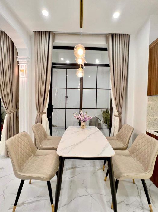 BÁN NHÀ PHỐ HOÀNG CẦU, HƠN 47M2, 5 TẦNG, GẦN PHỐ, GẦN HỒ, Ô TÔ TRÁNH, MẶT TIỀN RỘNG