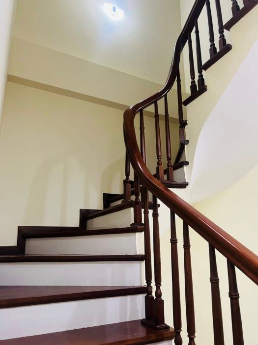 NHỈNH 8 TỶ!!! CẦU GIẤY, NHÀ MỚI ĐẸP 5 TẦNG MẶT TIỀN RỘNG, MỘT BƯỚC RA PHỐ, NGÕ TO RỘNG RÃI