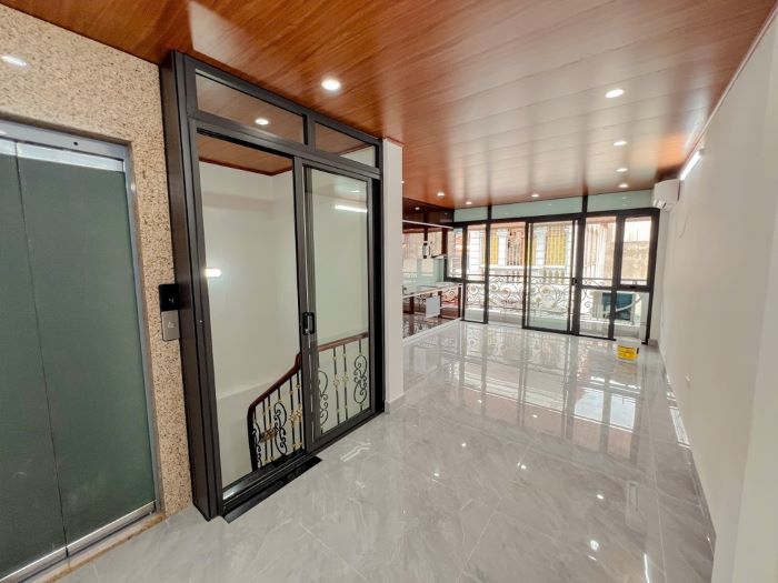 NHÀ MỚI ĐẸP PHỐ HOÀNG VĂN THÁI, 5 TẦNG 55M2 GARA THANG MÁY, OTO VÒNG QUANH, NGÕ THÔNG BÀN CỜ