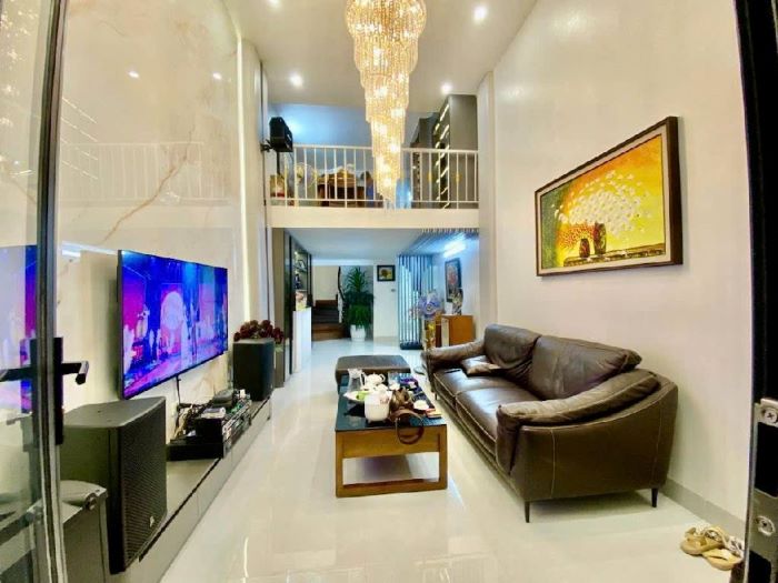 NHÀ ĐẸP PHỐ THÁI HÀ 5 TẦNG, Ô TÔ 7 CHỖ ĐỖ CỬA, NGÕ NÔNG THÔNG RỘNG, NỘI THẤT XỊN XÒ. GẦN 40M2