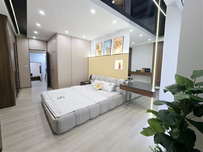 NHÀ VƯƠNG THỪA VŨ HƠN 90M2 4 TẦNG, Ô TÔ ĐỖ CỬA VÀO NHÀ, MẶT TIỀN RỘNG, KINH DOANH