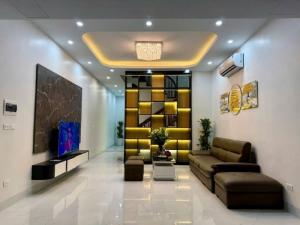 BÁN NHÀ MỚI ĐẸP GIÁ HỜI!!! PHỐ NGUYỄN NGỌC NẠI, MẶT TIỀN RỘNG, HƠN 50M2, THÔNG SỐ ĐẸP, FULL NỘI THẤT