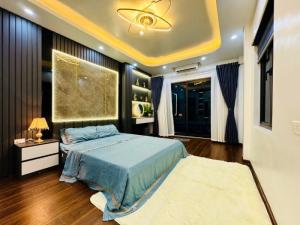 BÁN NHÀ PHỐ HOÀNG VĂN THÁI, HƠN 50M2, 5 TẦNG THANG MÁY, Ô TÔ ĐỖ CỬA