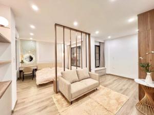 MỚI!!! NHÀ PHỐ TRẦN QUỐC HOÀN, ĐẸP Ở LUÔN, 5 TẦNG THANG MÁY KINH DOANH