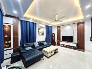 NHÀ MỚI ĐẸP 6 TẦNG LÔ GÓC, NGÕ THÔNG, MẶT TIỀN RỘNG, GARA Ô TÔ, 34M2 – YÊN HÒA