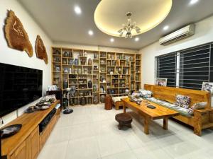 36M2 4 TẦNG NGUYÊN HỒNG, MẶT TIỀN RỘNG, Ô TÔ TRÁNH, KINH DOANH – NHÀ PHỐ NGUYÊN HỒNG