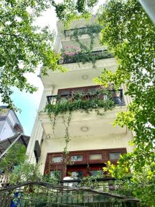 NHÀ PHỐ HOÀNG VĂN THÁI, 55M2 5 TẦNG GARA THANG MÁY, OTO VÒNG QUANH, NGÕ THÔNG BÀN CỜ