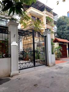 BÁN ĐẤT TẶNG NHÀ NGUYỄN VIẾT XUÂN HƠN 100M2, MẶT TIỀN RỘNG, Ô TÔ VÀO NHÀ, KINH DOANH