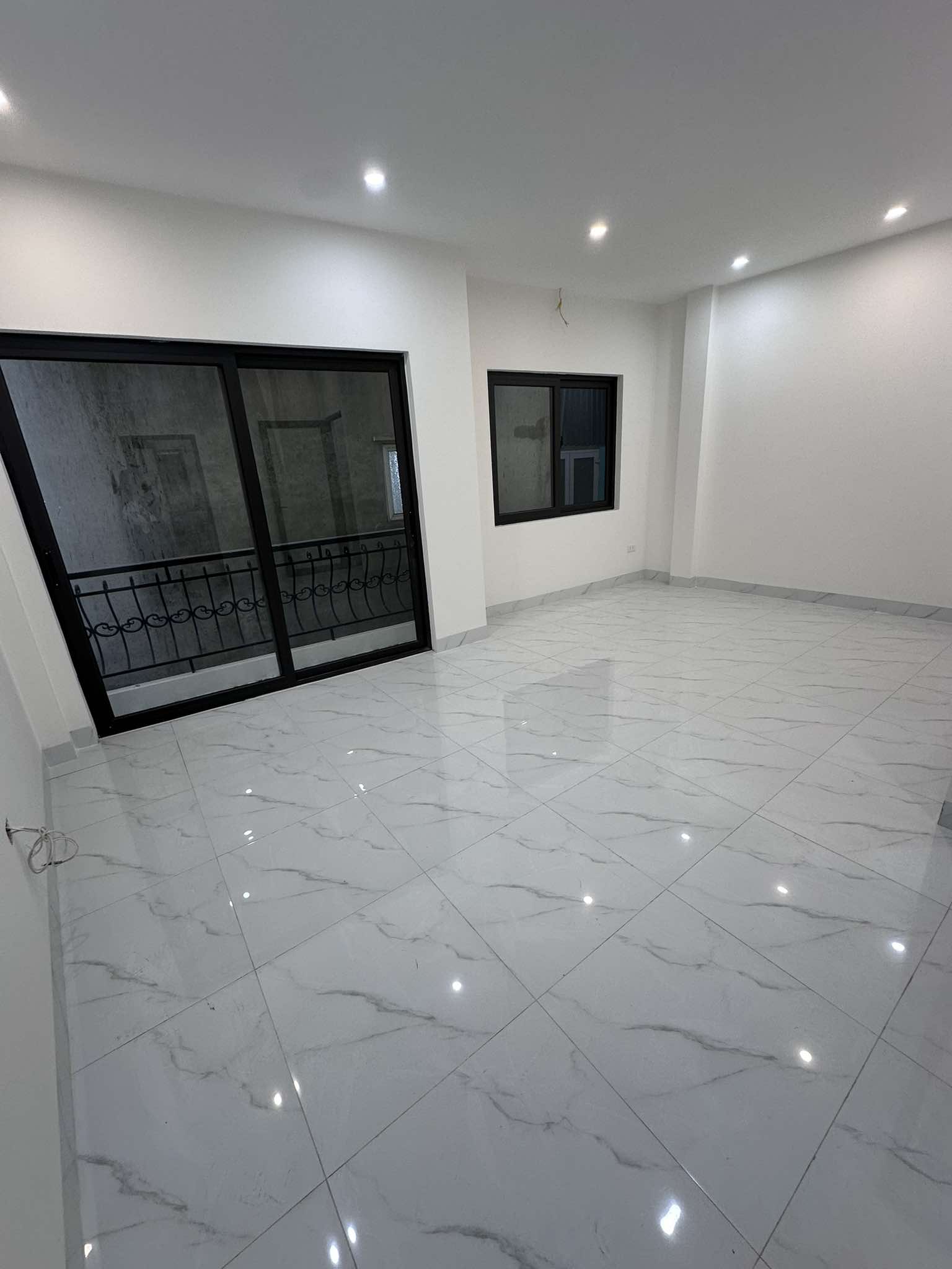 Quan Nhân nhà mới hoàn thiện xong 35m25 tầng,mặt tiền 5.8m,giá 6.95 tỷ