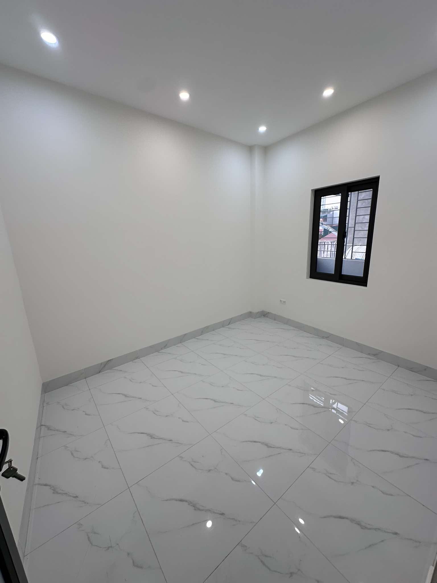 Quan Nhân nhà mới hoàn thiện xong 35m25 tầng,mặt tiền 5.8m,giá 6.95 tỷ