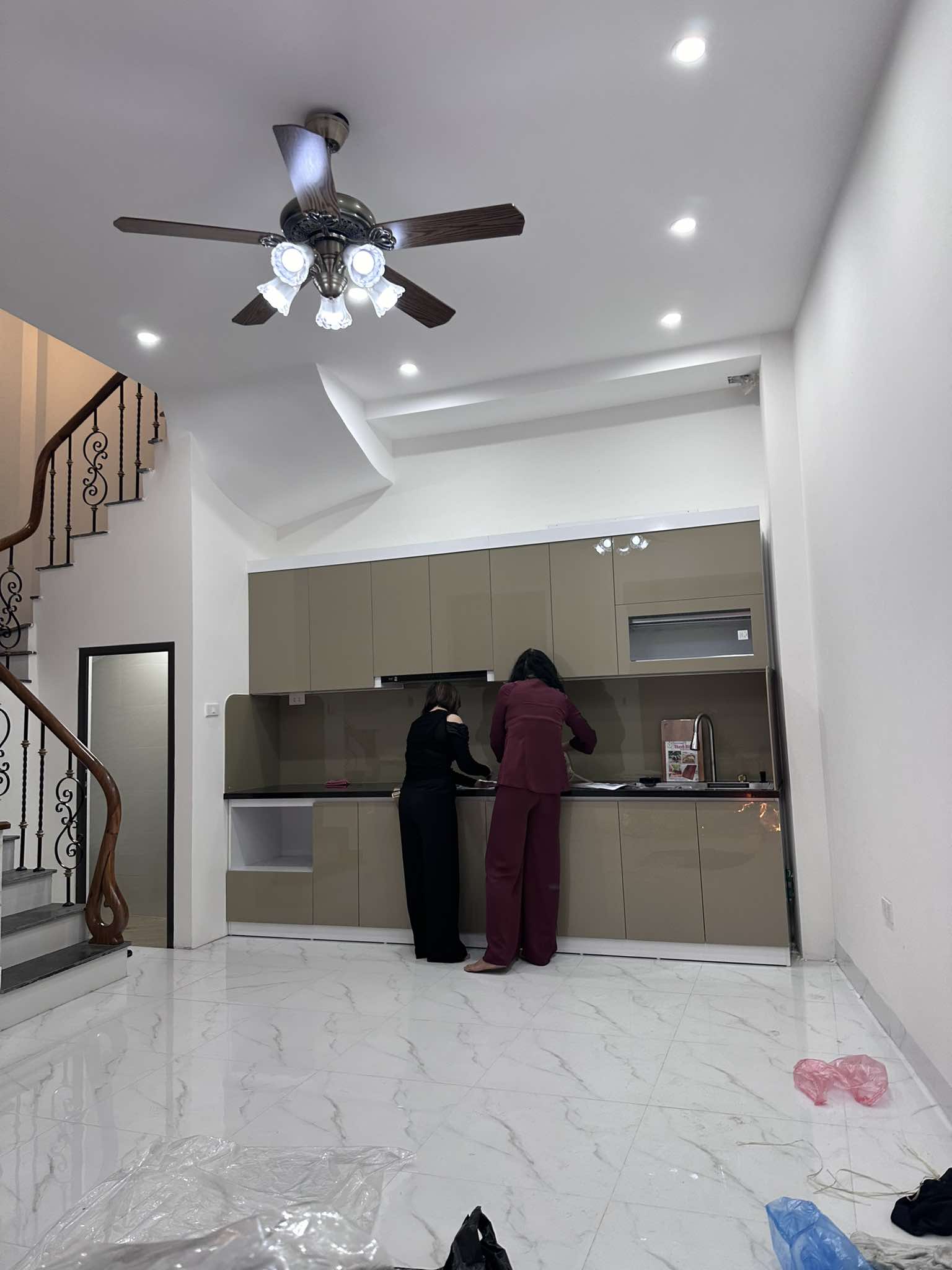 Quan Nhân nhà mới hoàn thiện xong 35m25 tầng,mặt tiền 5.8m,giá 6.95 tỷ