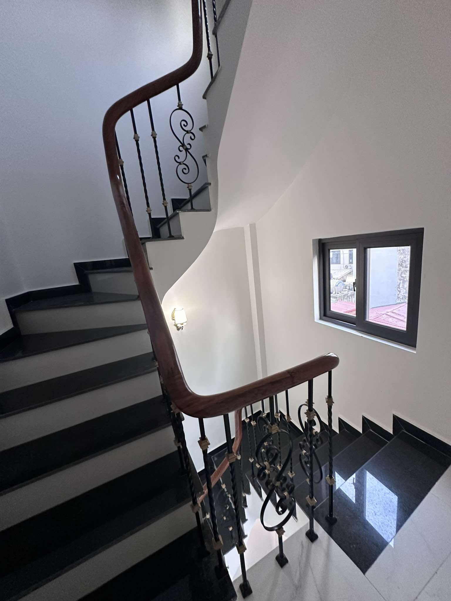 Quan Nhân nhà mới hoàn thiện xong 35m25 tầng,mặt tiền 5.8m,giá 6.95 tỷ