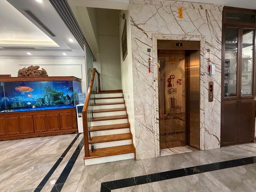 Bán nhà siêu đẹp hồ Linh Quang, oto tránh, 8T, MT5,5m giá 18,7 tỷ