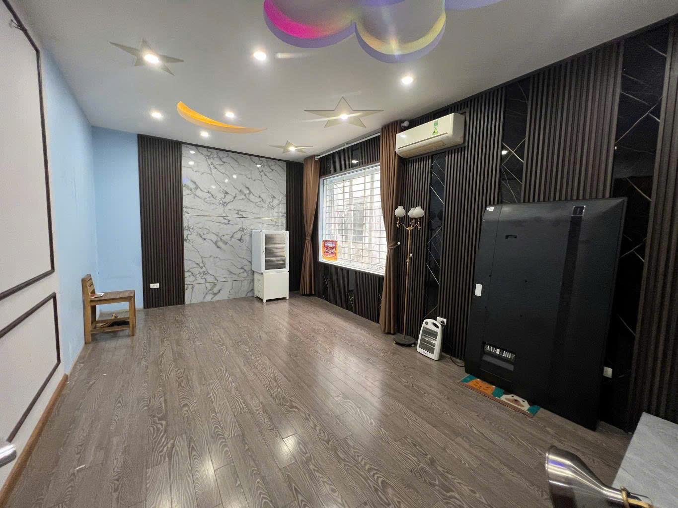 Bán nhà phố Dịch Vọng, ngõ oto, lô góc, 75m2 giá 20,5 tỷ