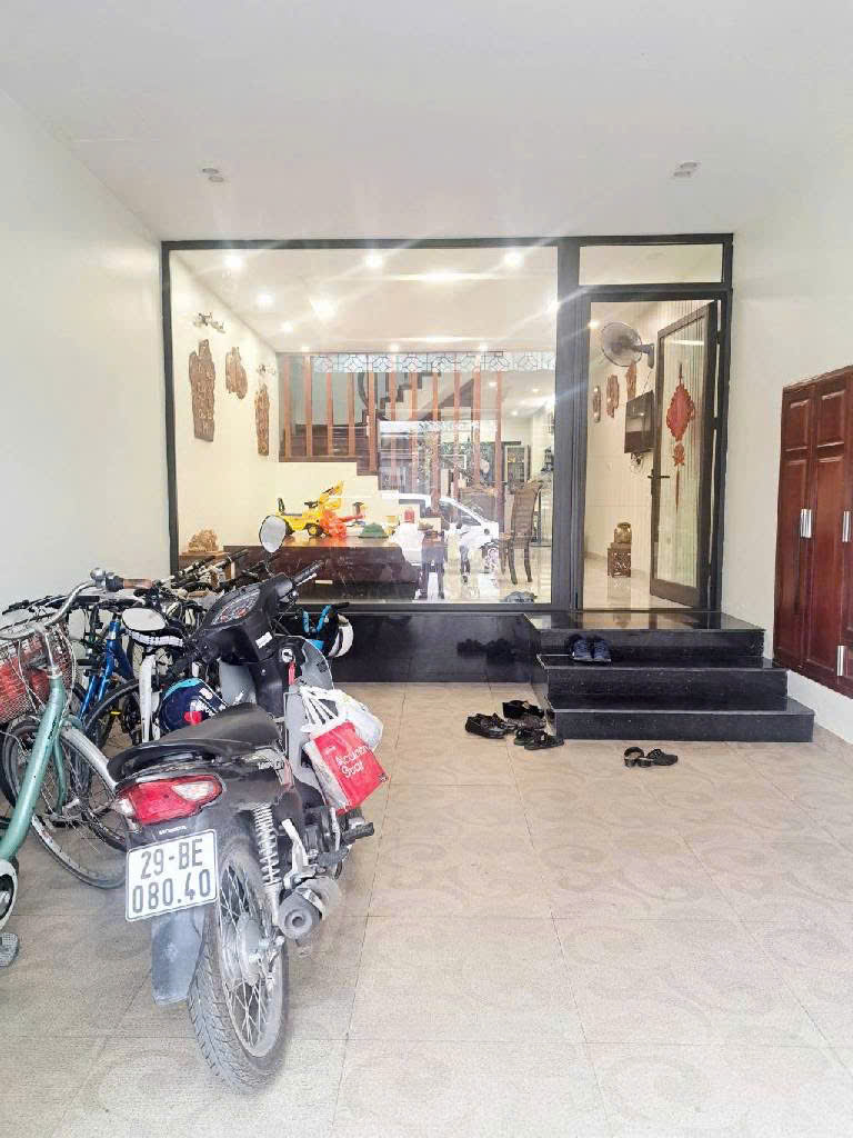 Bán nhà Dương Quảng Hàm, ngõ oto, lô góc, 2 thoáng 68m2 giá 19,5 tỷ